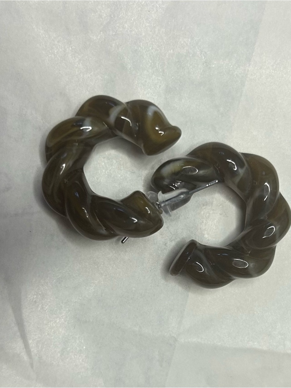 Braided Resin Hoop Earrings in Tortoiseshell Brown - Unbranded